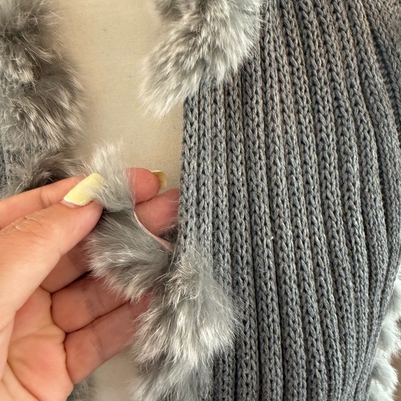 Gray Knit Vest with Faux Fur Trim - Picture 3 of 9